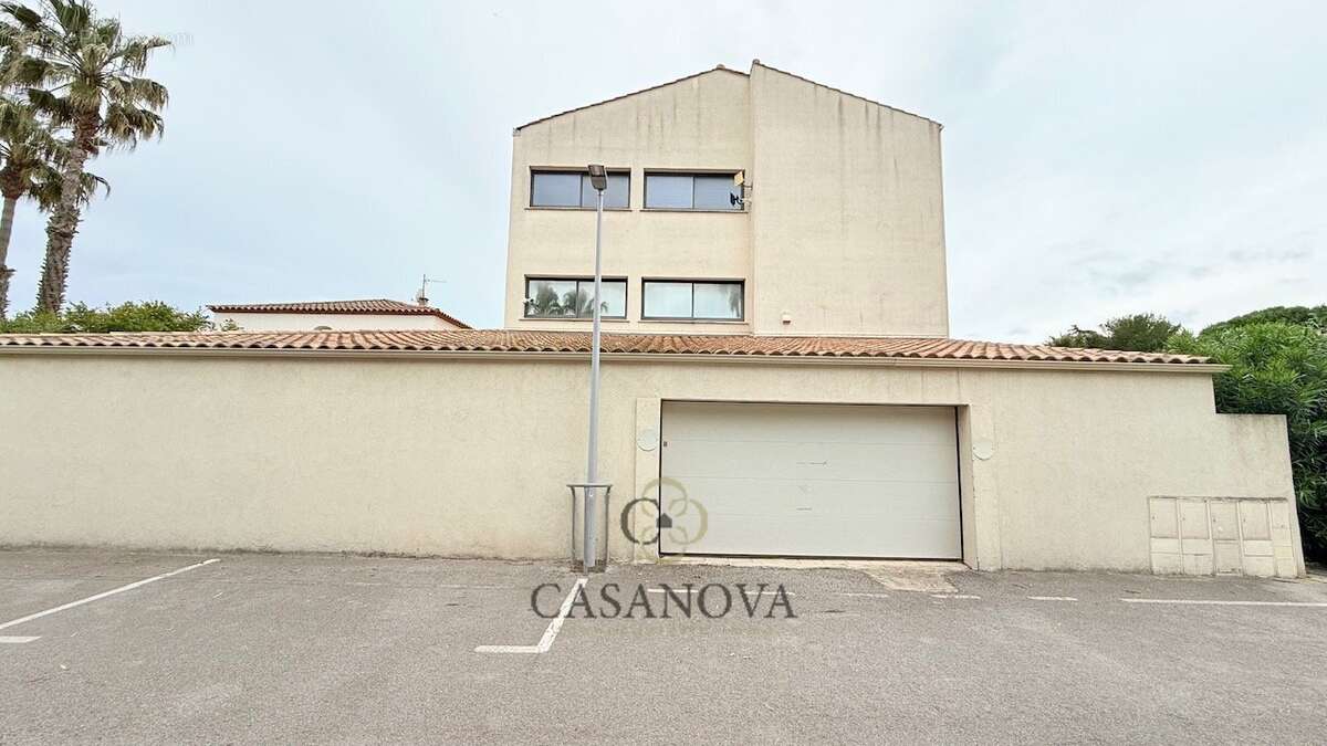 Immeuble de 800 m² avec potentiel de transformation en habitation à Lattes - photo 12