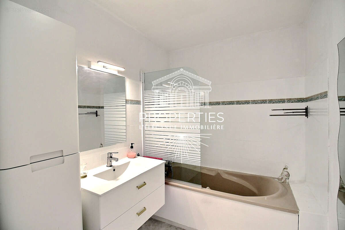 Toulon Saint-Roch - T2 de 46 m², balcon fermé et garage possible - photo 8