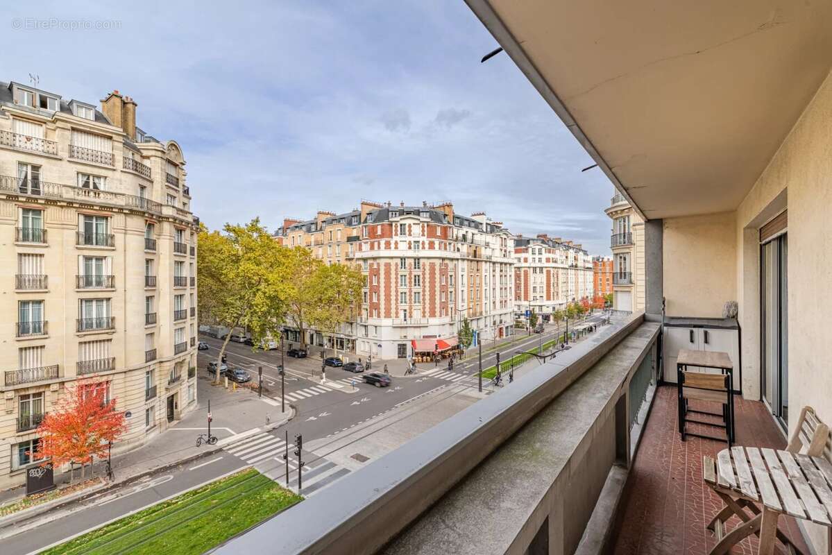 Appartement à PARIS-17E