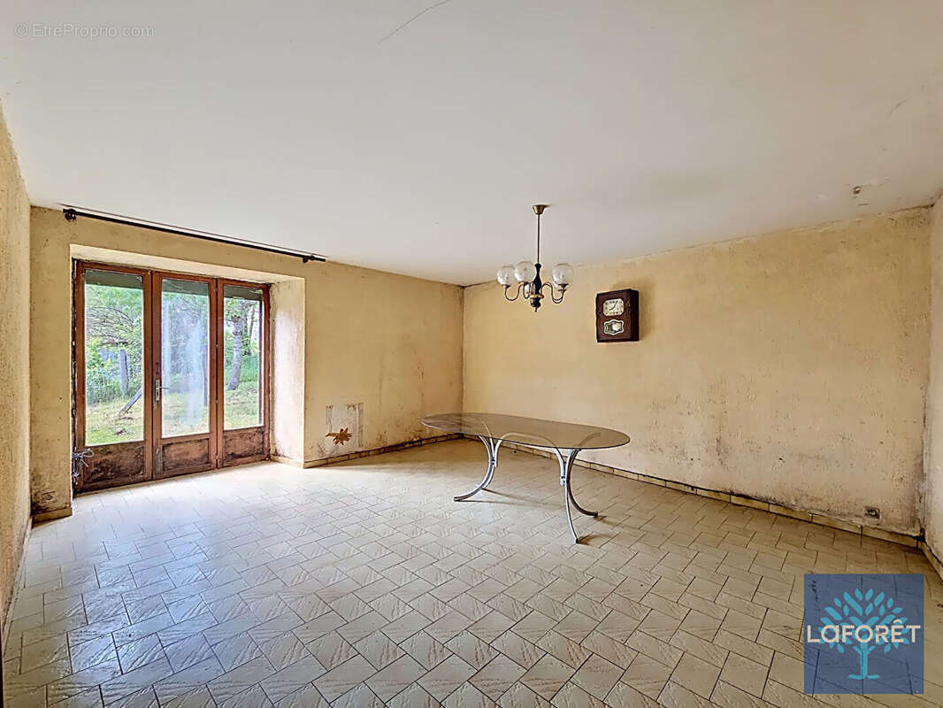 Maison avec jardin, garage et dépendances - 110 m² - Vaures (à 5 min de Loudes) - photo 7