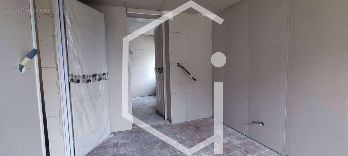 Maison à SURY-EN-VAUX