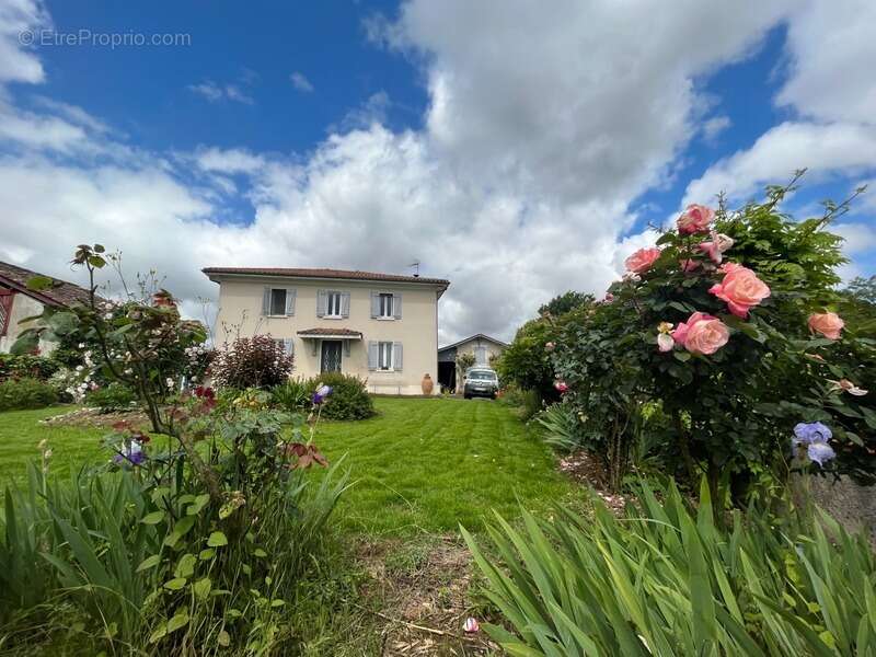 Maison à BERGOUEY