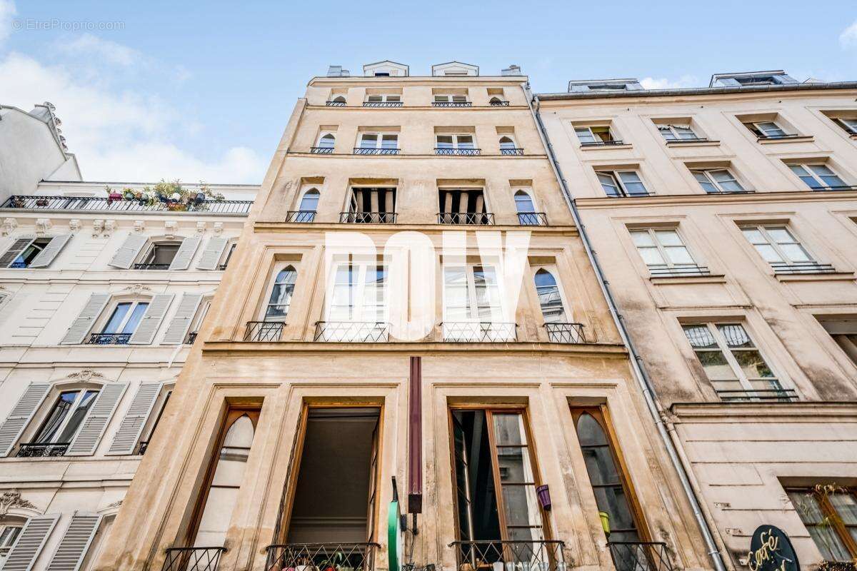 Appartement à PARIS-1E
