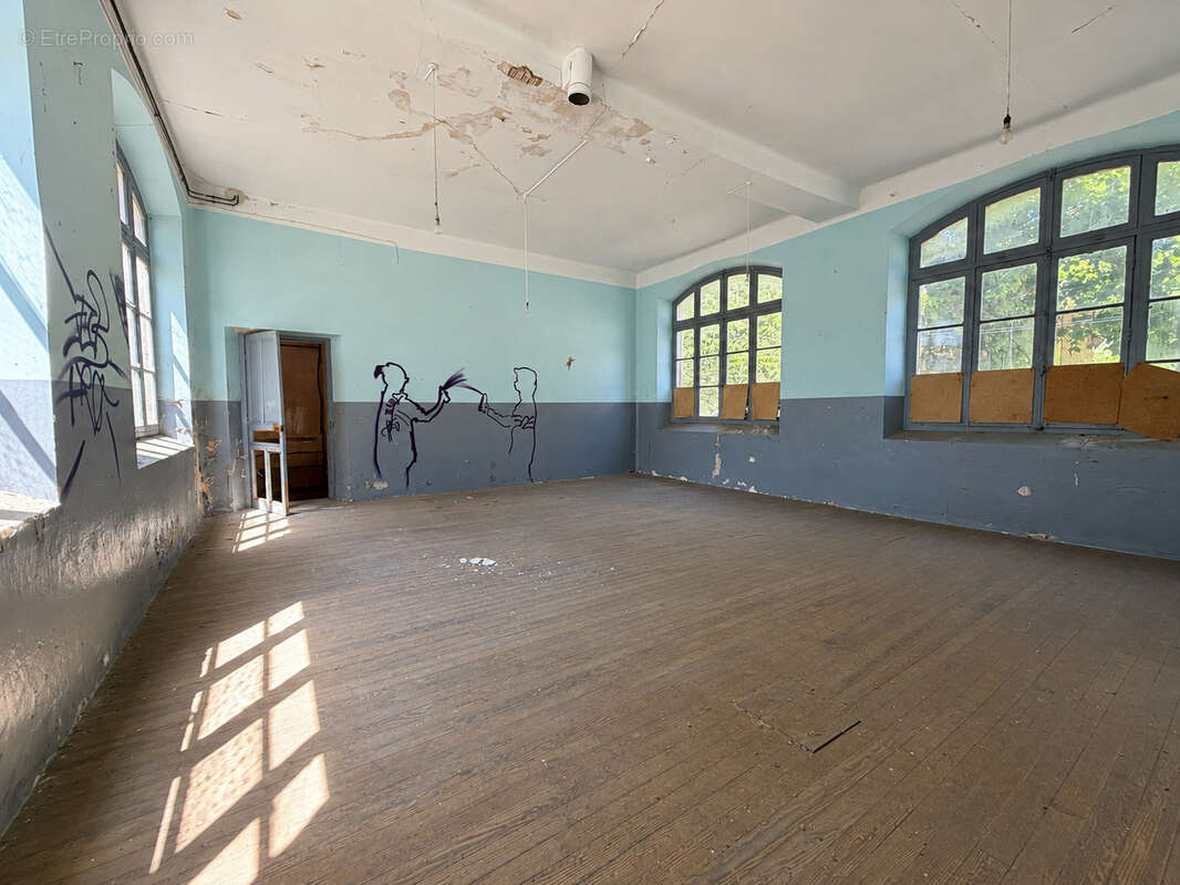 Un lieu unique à réinventer   Ancienne école de village - photo 4