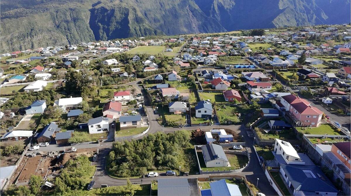 Terrain à SAINT-PIERRE