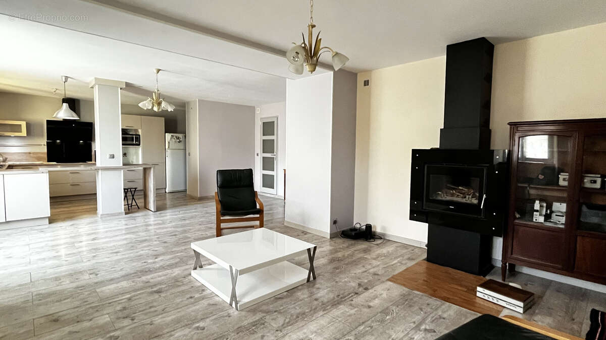 Maison à LA CHAPELLE-SAINT-SULPICE