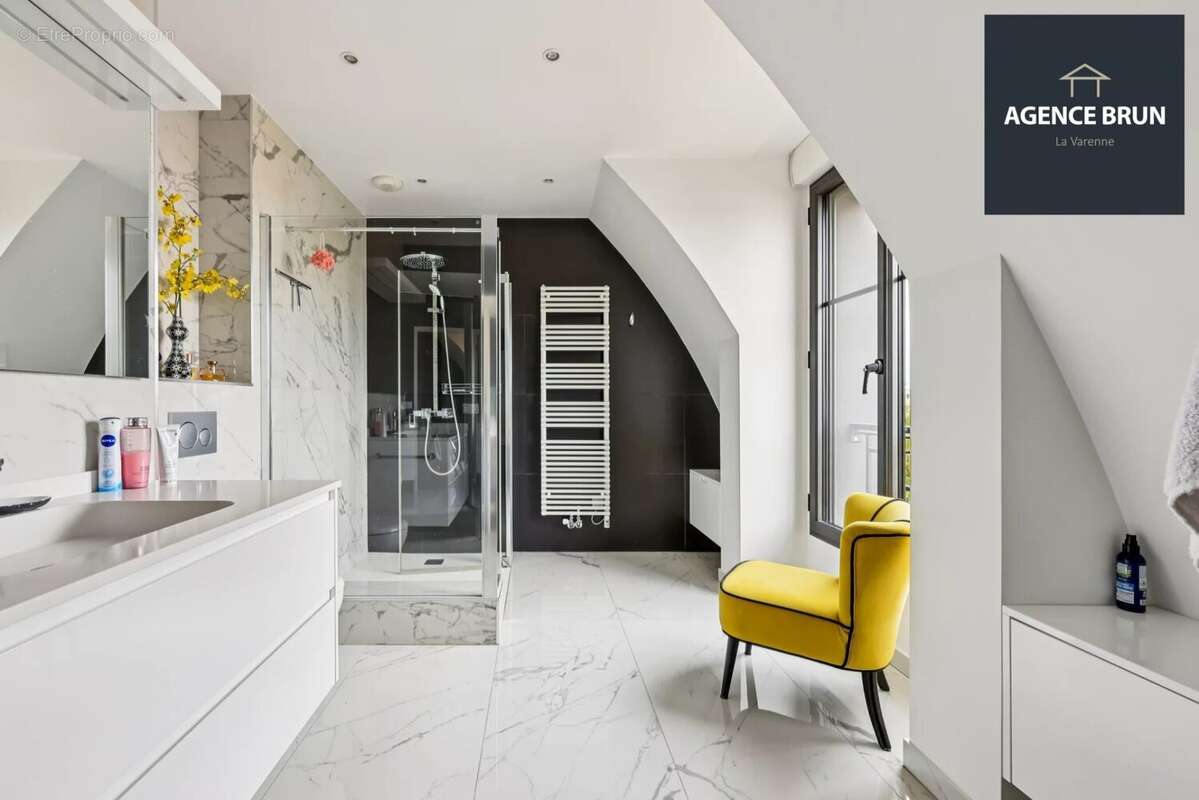 Appartement à SAINT-MAUR-DES-FOSSES