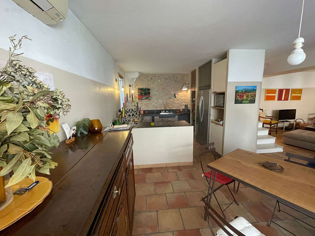 Maison à LA ROQUE-D'ANTHERON