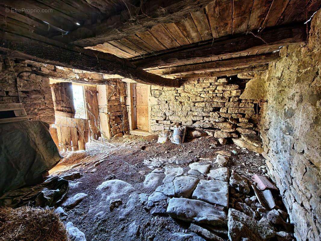 Maison à LACAPELLE-LIVRON