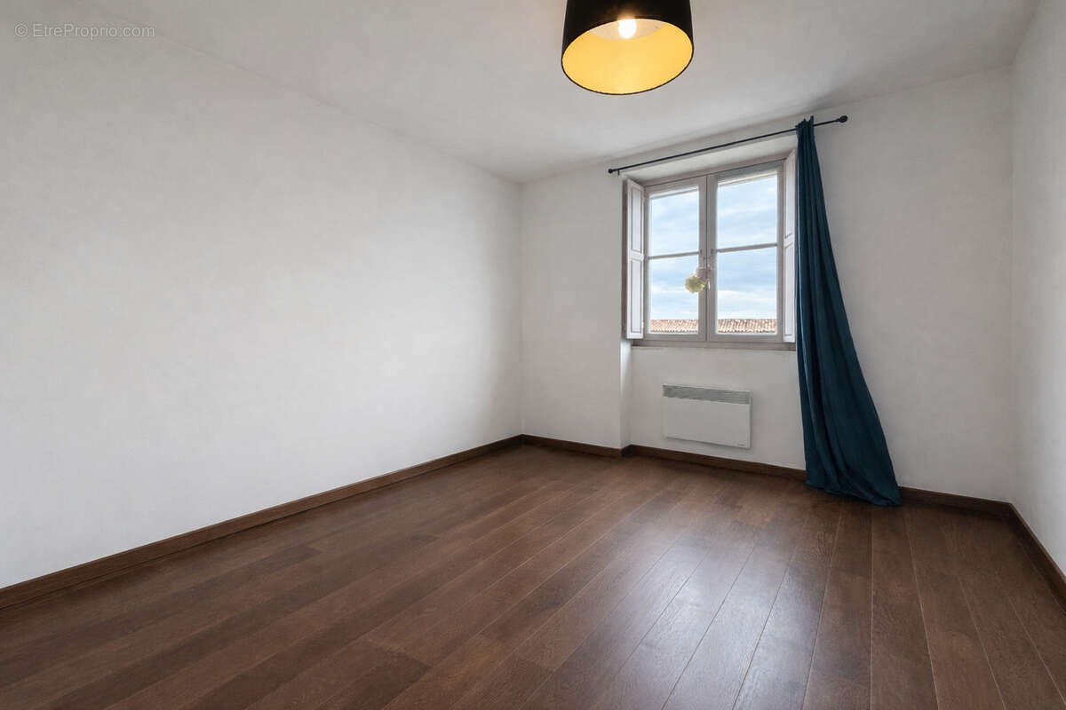 Appartement à ROQUEMAURE