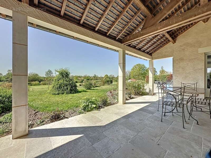 Maison à BEAUMONT-LA-RONCE