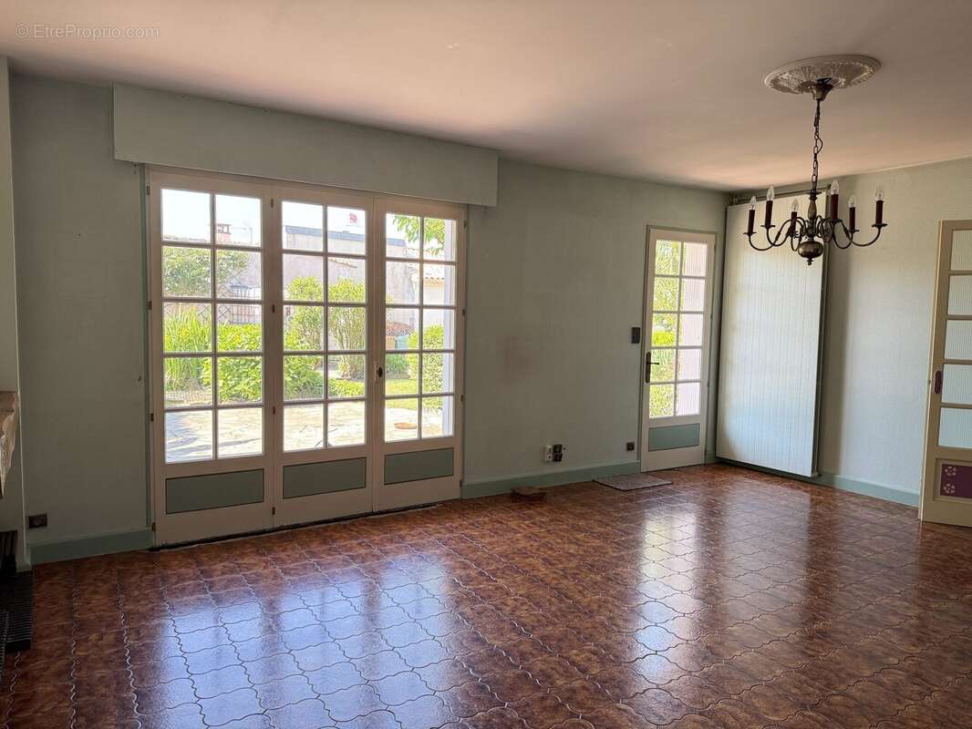 Maison à MORTAGNE-SUR-GIRONDE