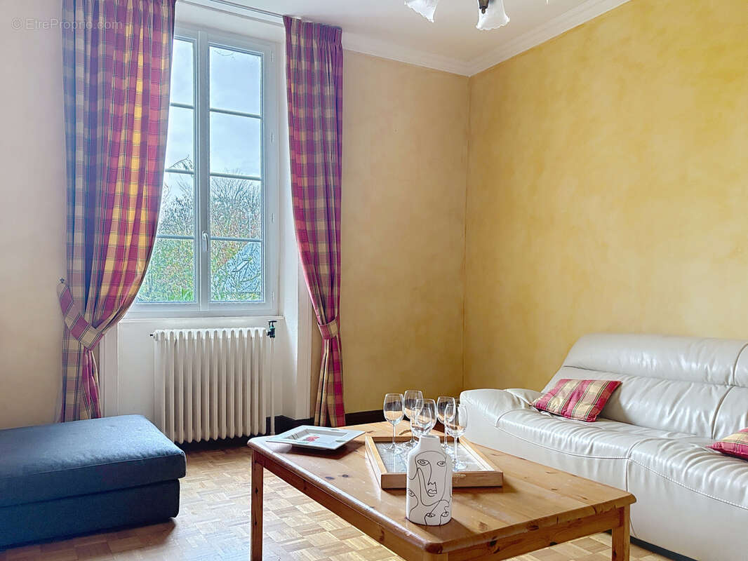 Maison à SAINT-HILAIRE-DU-HARCOUET