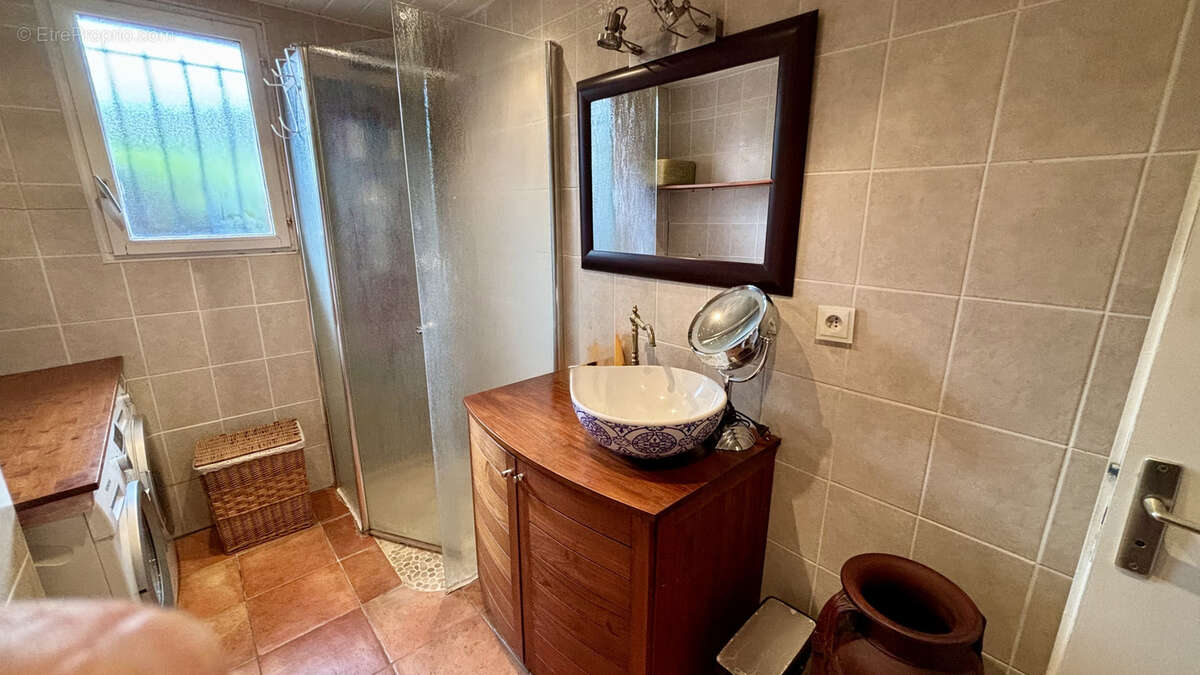 Maison à CHARMES-SUR-RHONE