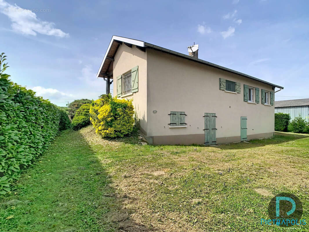 Maison 136 m² à Saint-Jean-Sur-Veyle  - photo 4