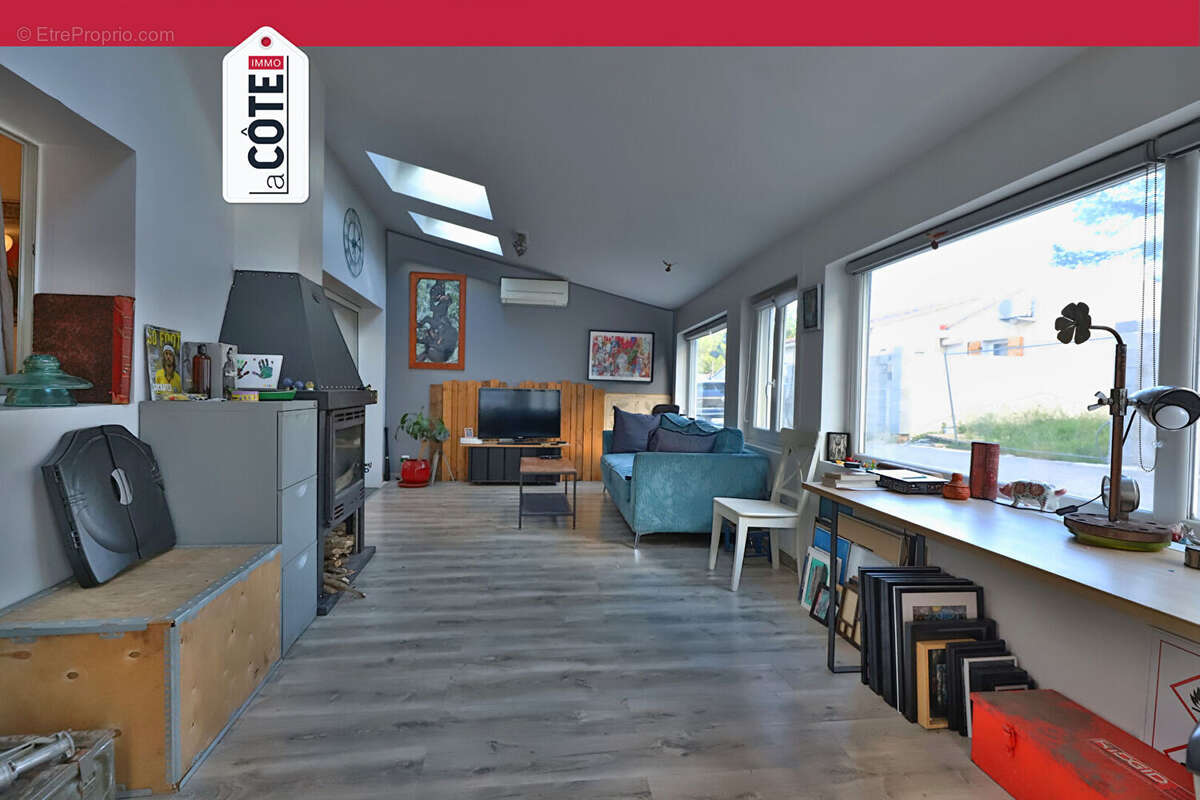 Maison à SAINT-MITRE-LES-REMPARTS