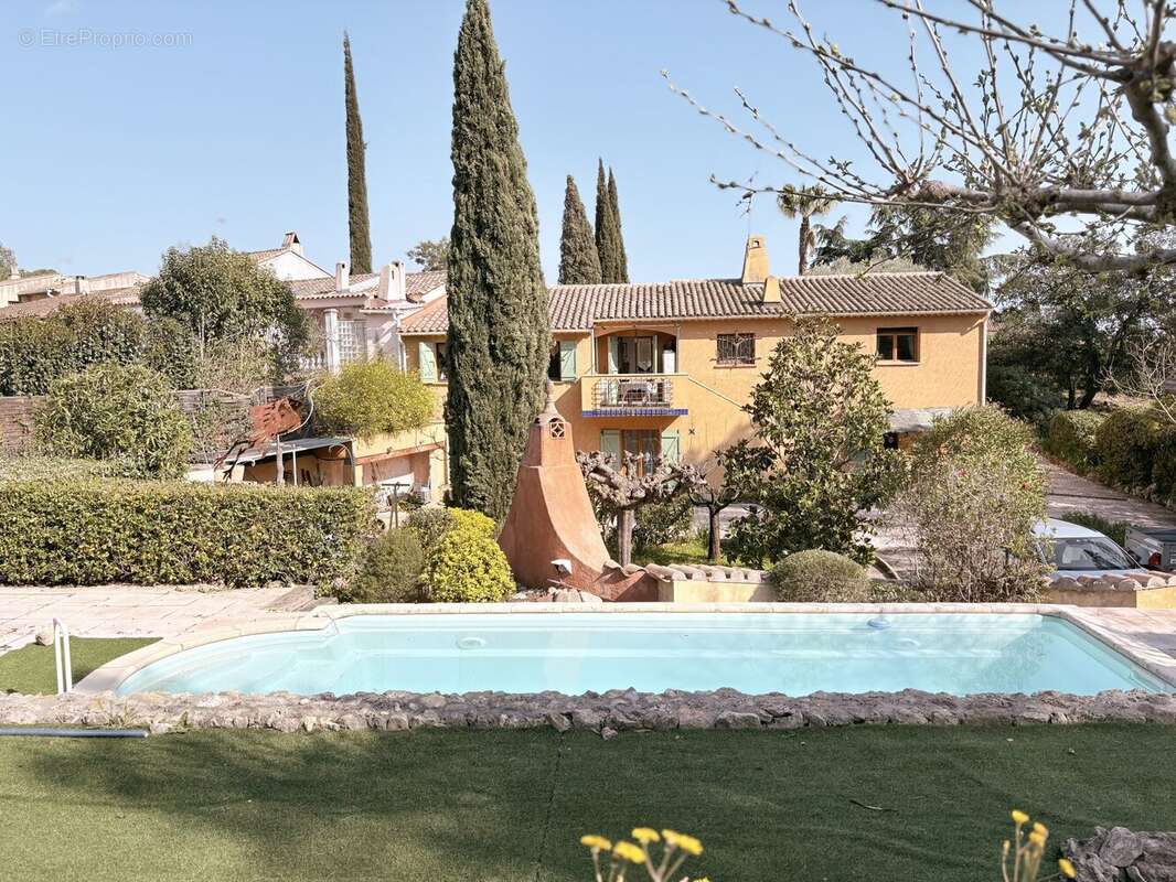 Maison à LE MUY