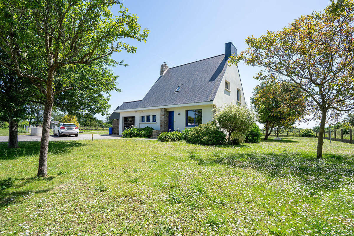 SARZEAU - GOLF DU MORBIHAN - Belle Maison traditionnelle T5 de 115 m² avec grand jardin arboré et clos de plus de 2700 m² - photo 18