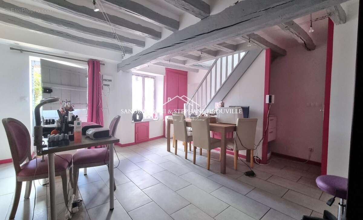 Maison à JOUY
