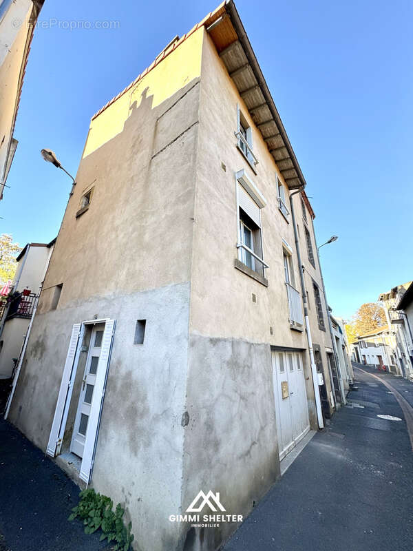 Maison à LES MARTRES-DE-VEYRE