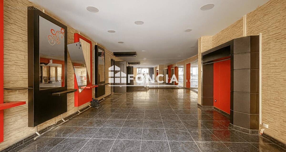 Commerce à MEXIMIEUX