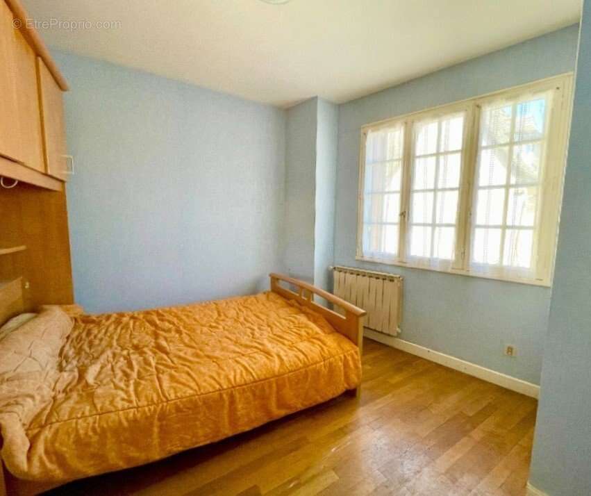 Maison à ENTRAYGUES-SUR-TRUYERE