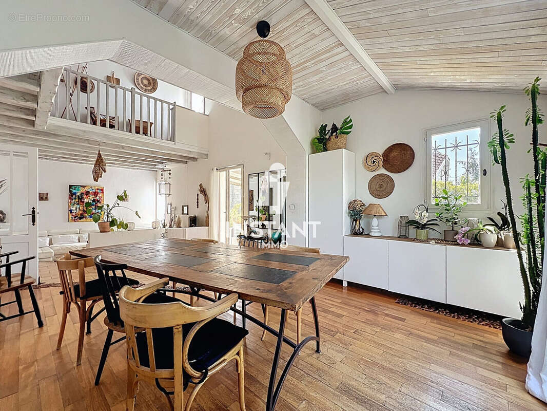 Maison à SAINTE-GENEVIEVE-DES-BOIS