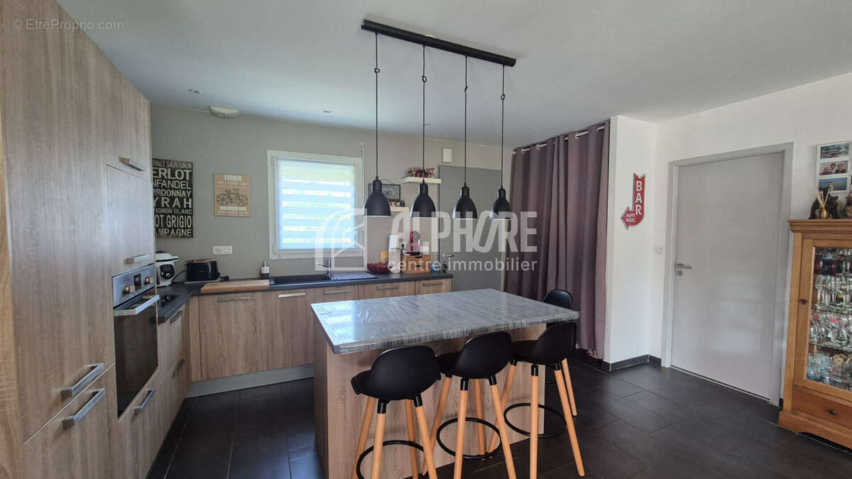 SAINT-MOLF  Maison de 106 m² avec 4 chambres, vie de plain-pied et garage - photo 4