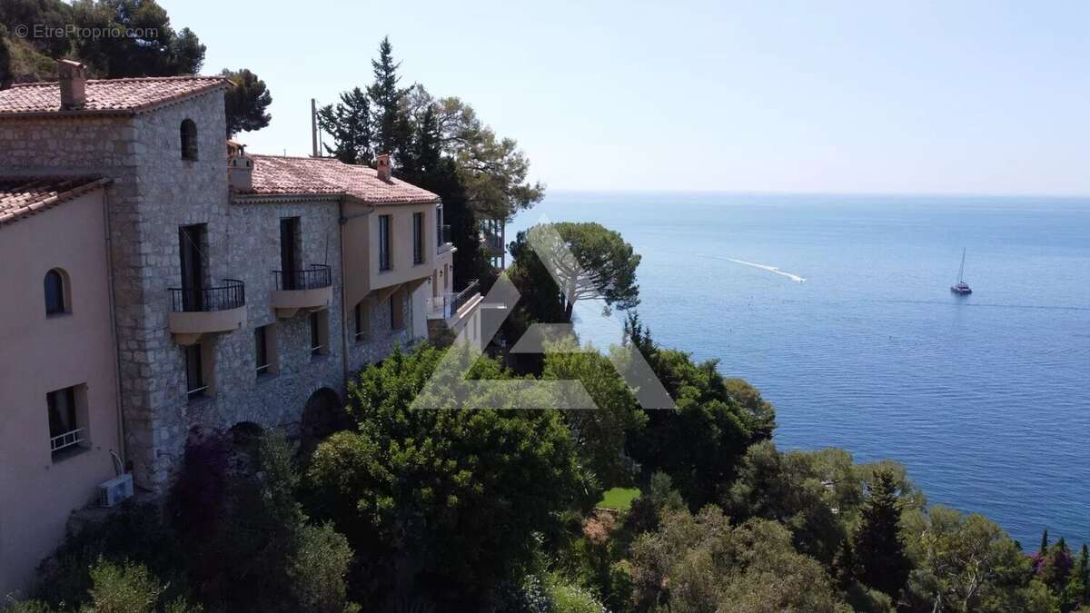 Immeuble avec parkings et garage - limitrophe cap d'ail - belle vue mer - photo 3