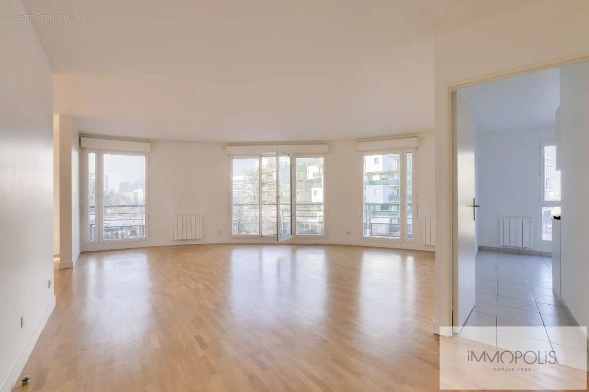 Appartement à COURBEVOIE