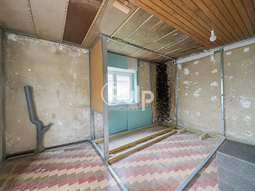 Ancienne fermette à rénover à Bonnières avec plus de 1 600 m² de terrain - photo 7