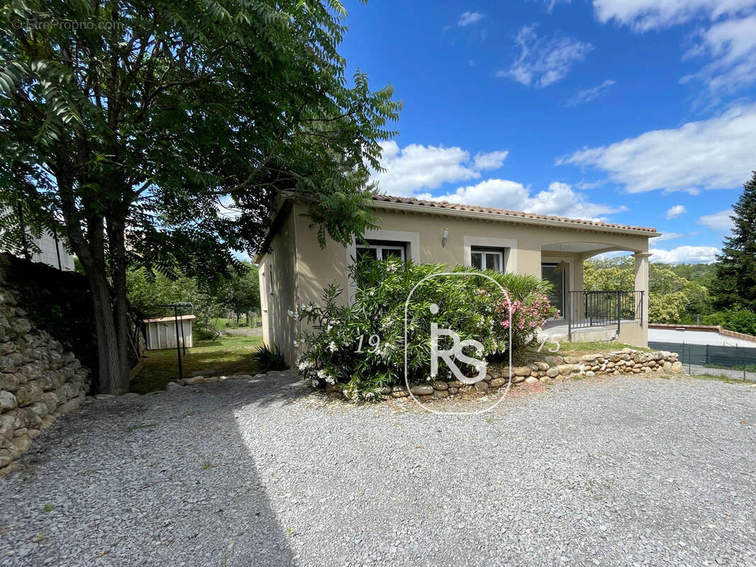 Une lumineuse villa de plain-pied récente de 80 m2 avec 559 m2 de jardin avec 3 chambres. - photo 12