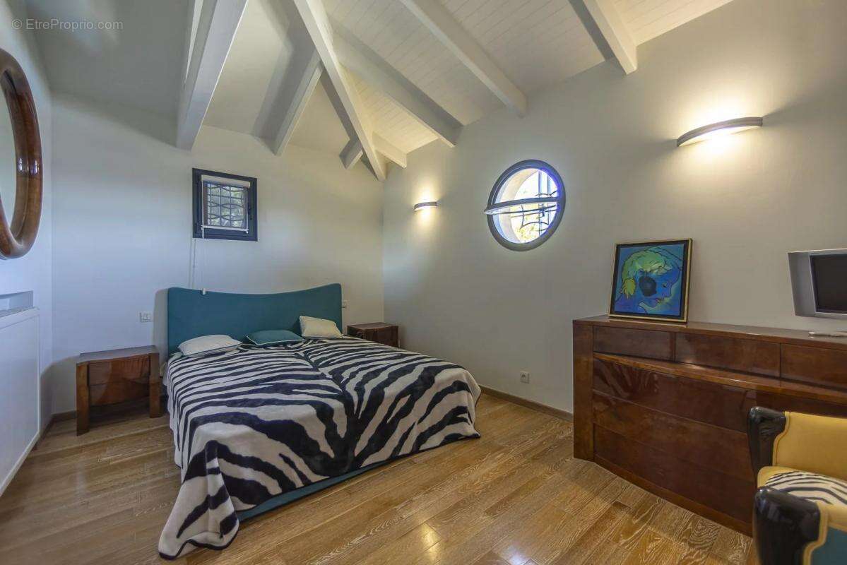 Maison à ROQUEBRUNE-SUR-ARGENS