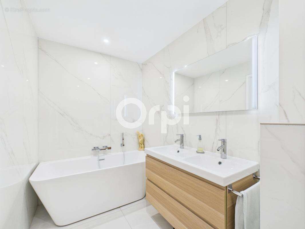 Appartement à MANDELIEU-LA-NAPOULE