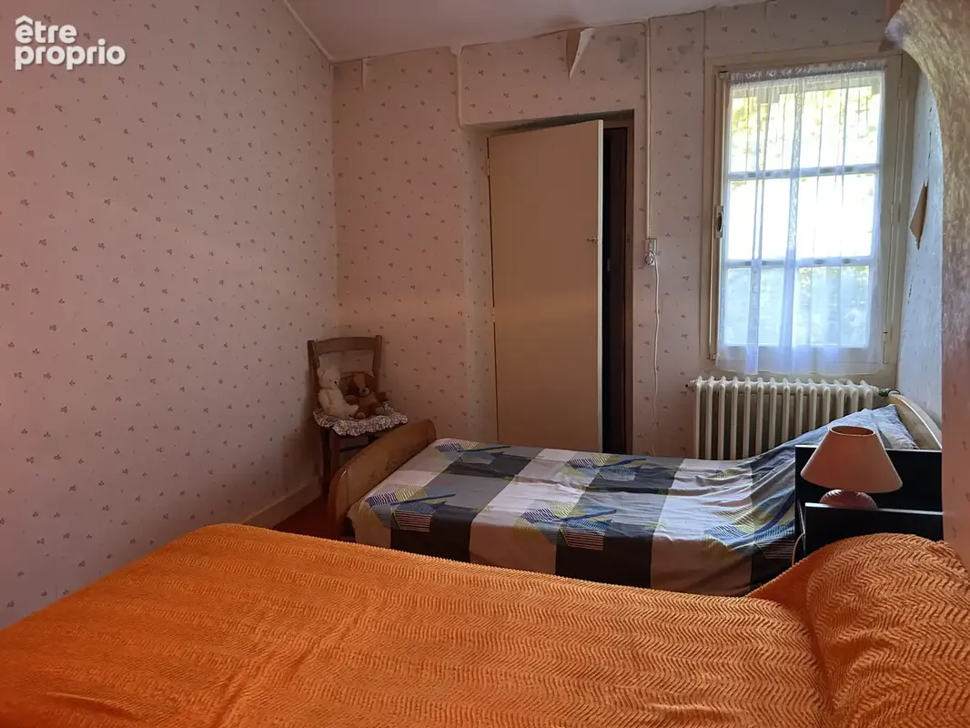 A VENDRE - Maison T5 avec garage, jardin et dépendance à Saint-Gaultier - photo 9