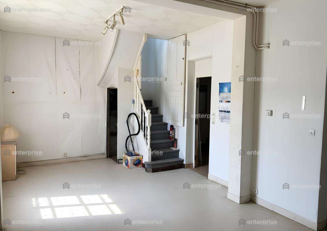 Ensemble immobilier d'activités à fort potentiel de réhabilitation - amiens - photo 3