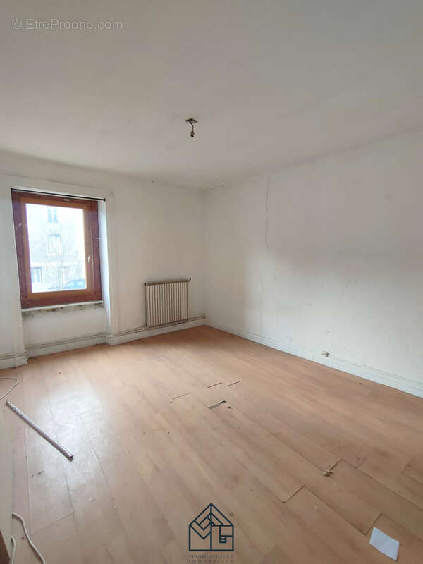 Appartement à AMPLEPUIS