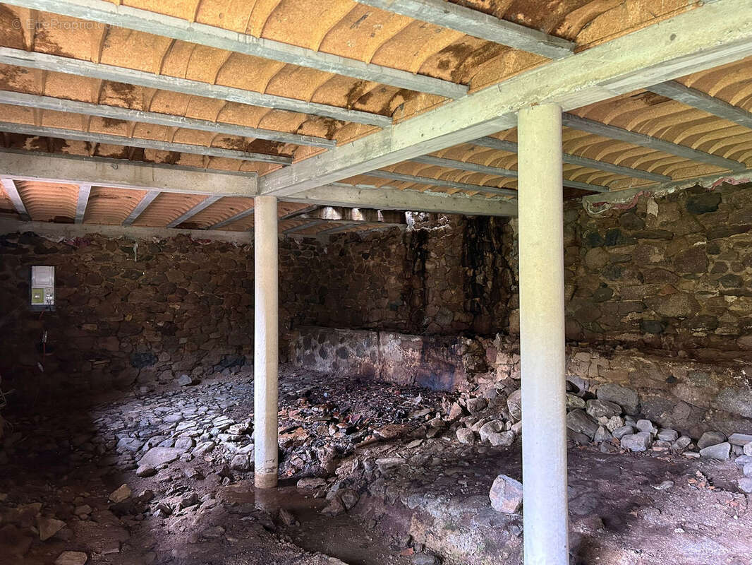 Maison à SALLES-COURBATIES