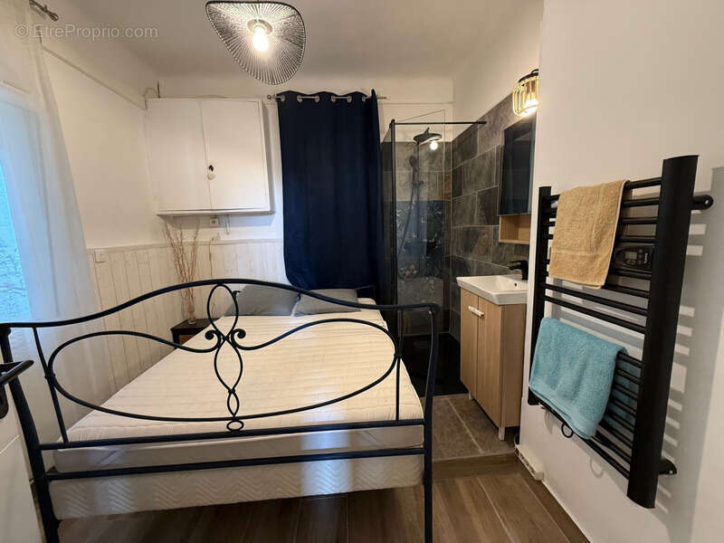 Villa rénovée vue mer à vendre LES ISSAMBRES (83) - photo 24