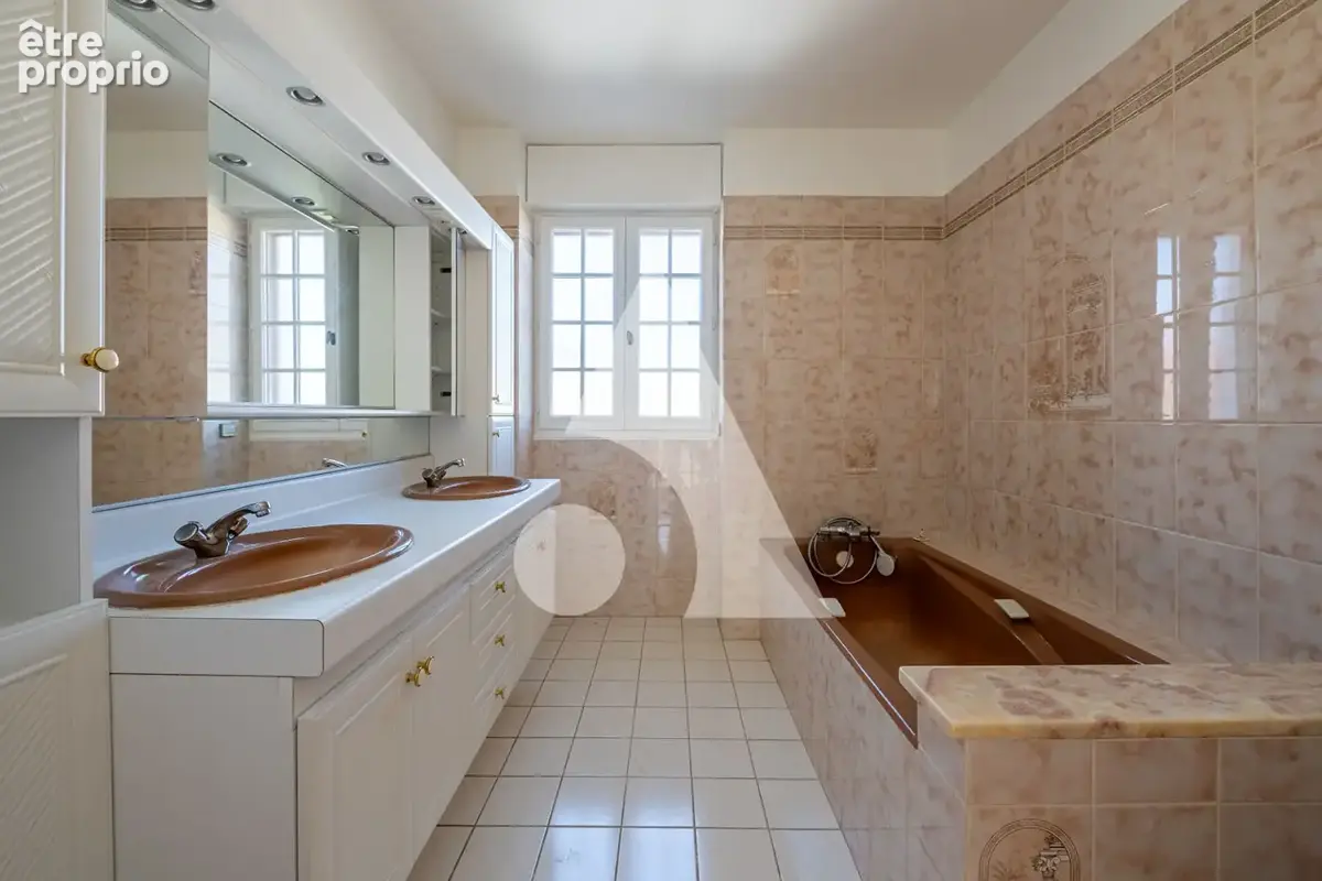 Ormesson Sur Marne, Belle maison familiale 8 pièces de 170 m2 - photo 12
