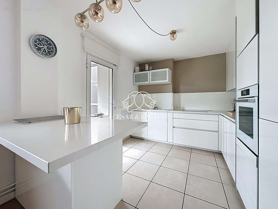Appartement 122 m² à Ecully  - photo 2