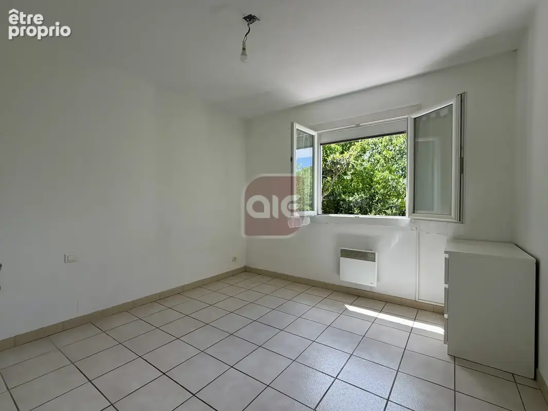 EXCLUSIVITÉ A.I.E. ! : Villa T4 en impasse sur une parcelle piscinable de 400 m2 - photo 8