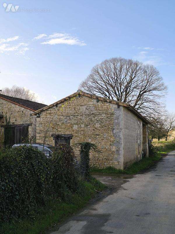 Maison de village, 5 pièces, dépendances et grand terrain  Valdelaume (79) - photo 14