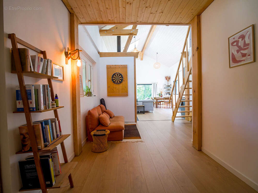 Maison rénovée avec grand terrain ! Un véritable coup de coeur - photo 4