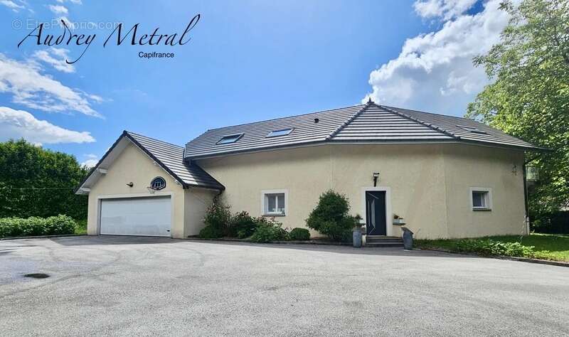 Villa à vendre à Serrières-en-Chautagne avec piscine, à 50 min de Genève et d'Annecy, 35 min d'Aix-Les-Bains et 15 min du Lac du - photo 22