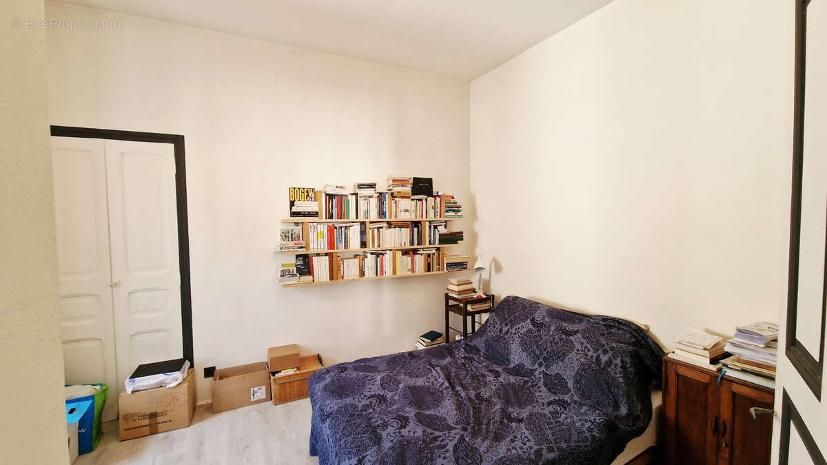 Immeuble de rapport avec local commercial et 3 appartements à Bourdeaux - photo 8