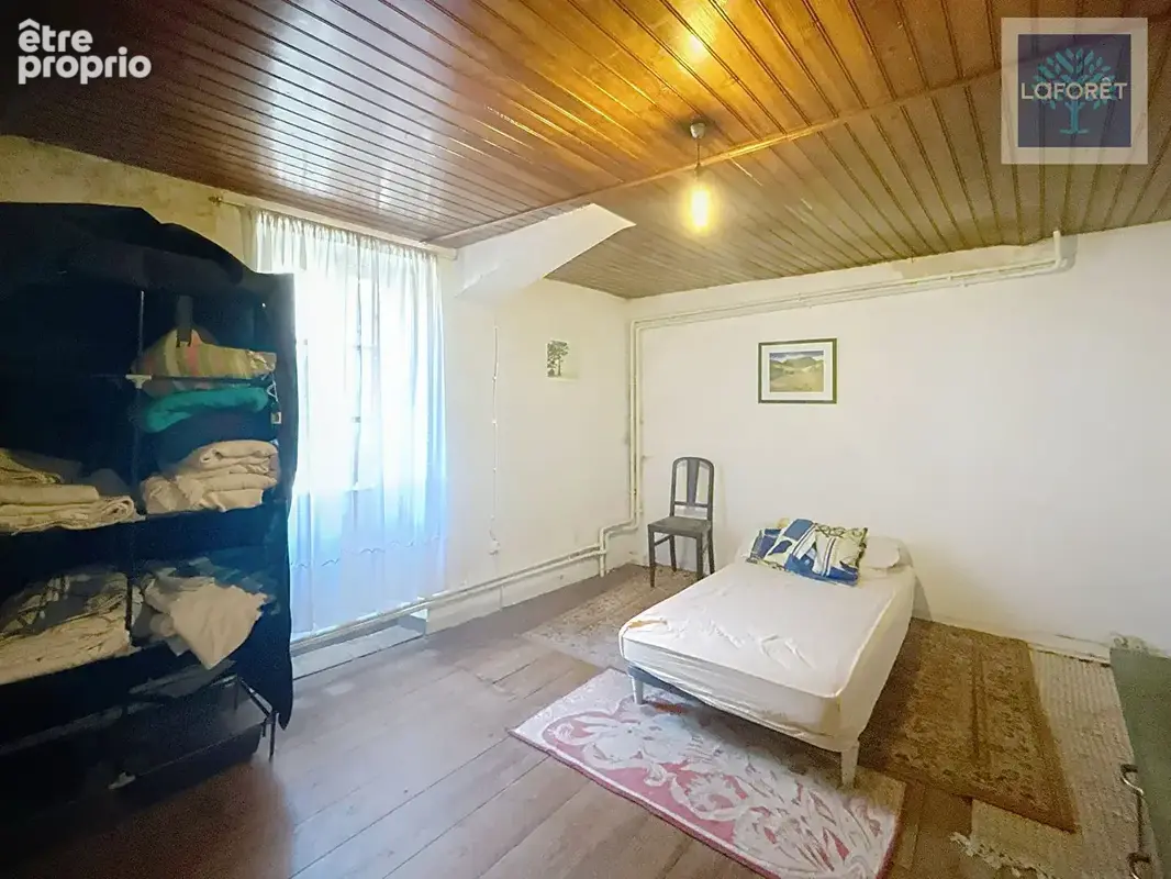 Immeuble avec local commercial et 5 chambres - photo 6