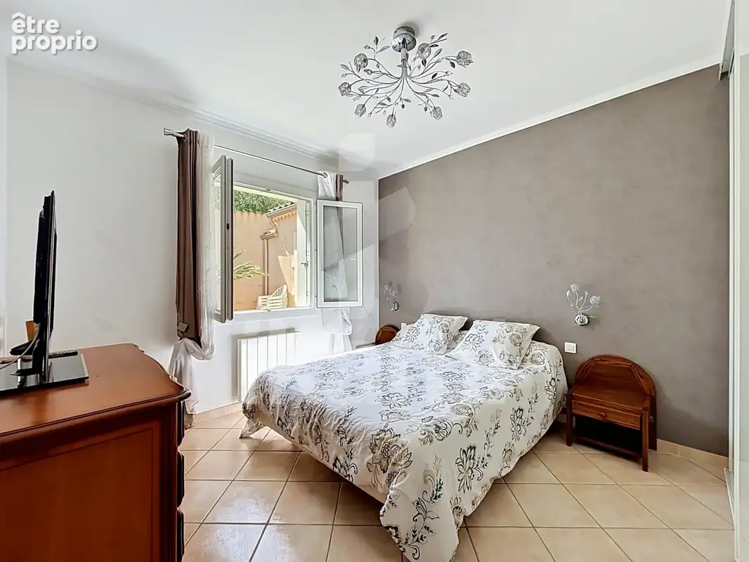 Villa plain pied 146 m2 - t7 - piscine - double garage- atelier - photo 10