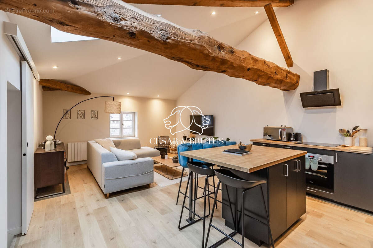 Appartement à L'ARBRESLE