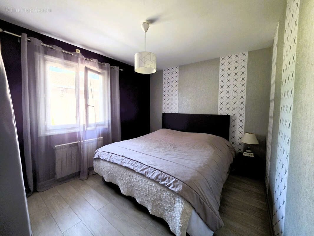 Maison à MEZERIAT